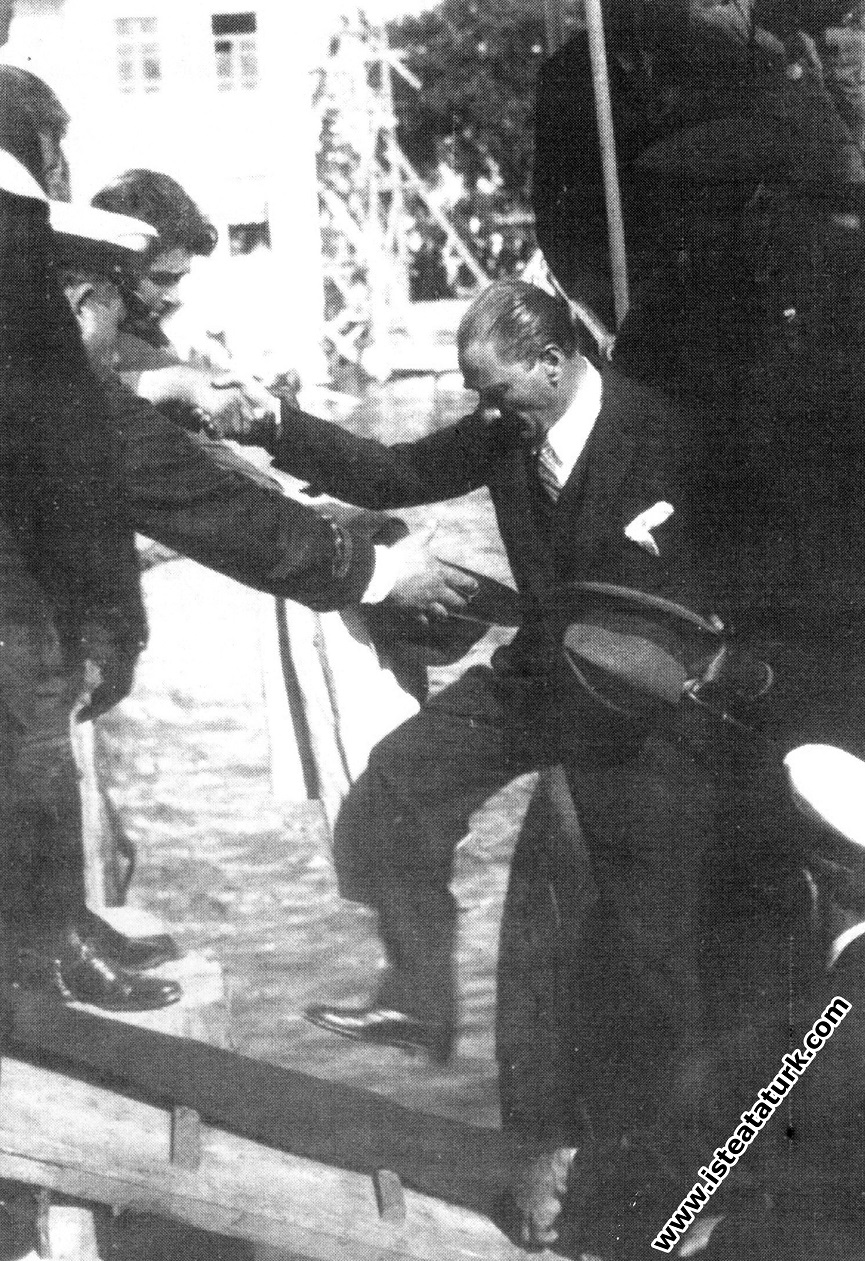 Mustafa Kemal Atatürk İstanbul'da. (21.07.1935)...