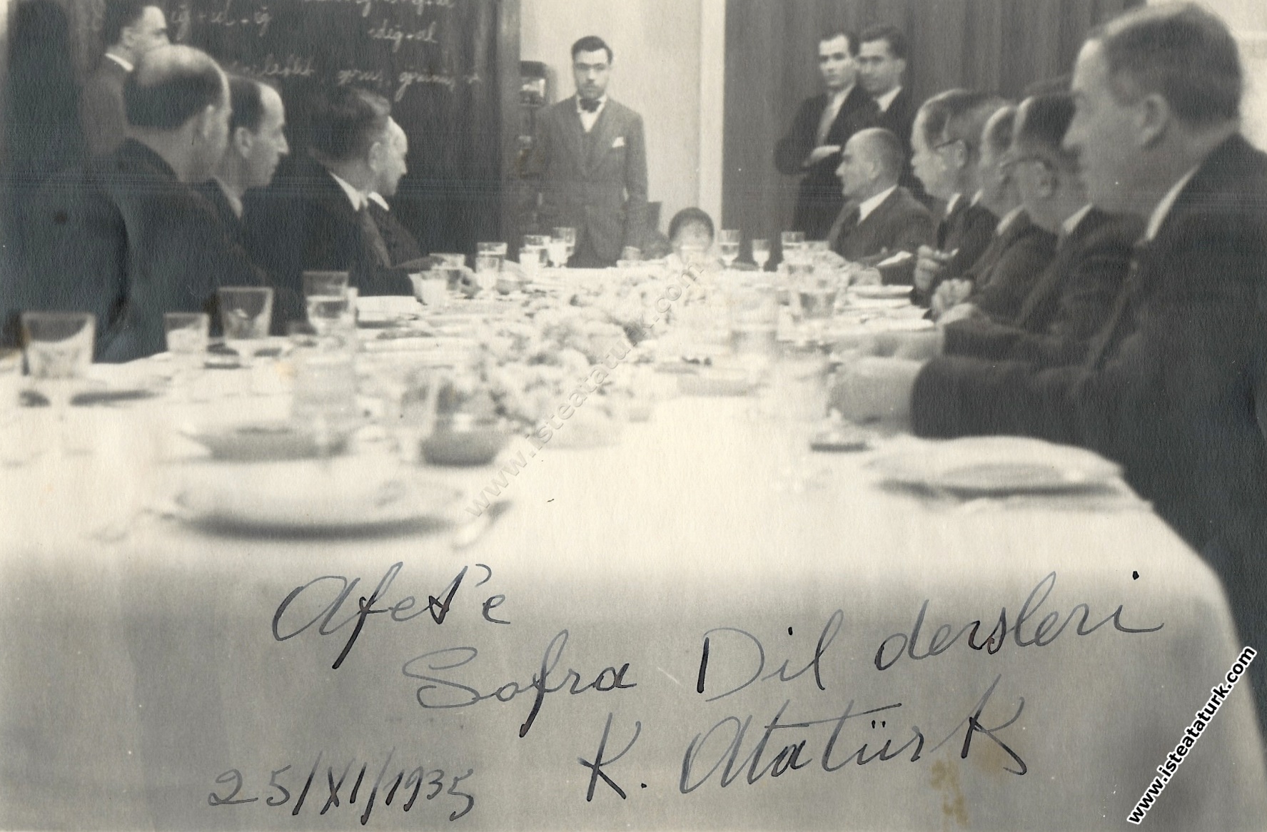 Çankaya Köşkü'nde sofra dil dersleri. (25.11.1935)