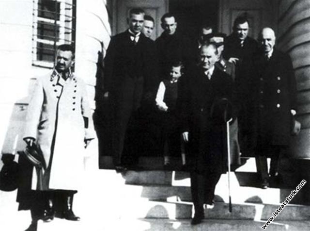 Mustafa Kemal Atatürk Adana'da. (28.01.1933)