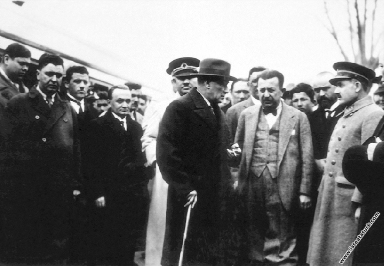 Mustafa Kemal Atatürk'ün Antalya'ya gelirken Bal...