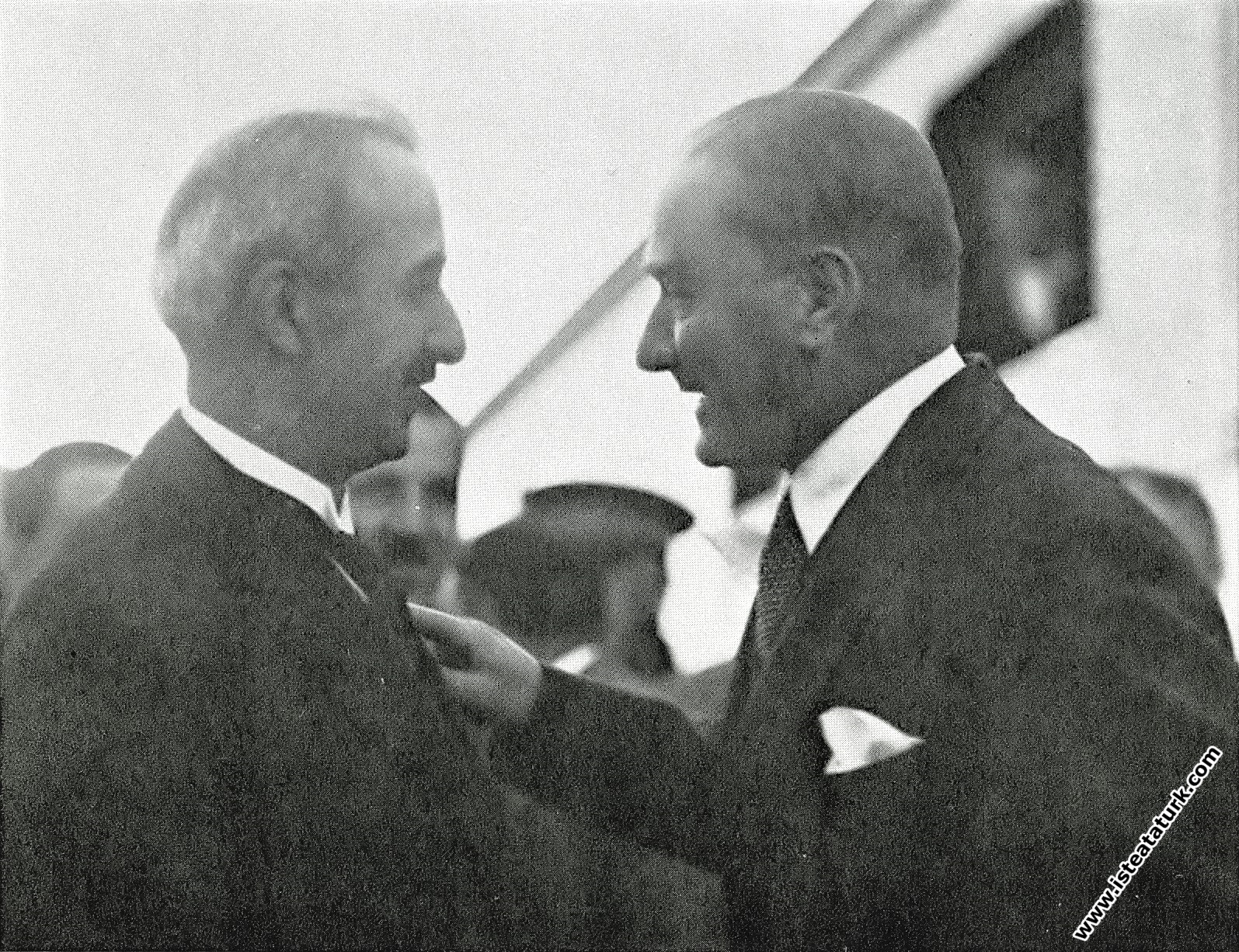 Mustafa Kemal Atatürk İstanbul'a giderken Başbakan...