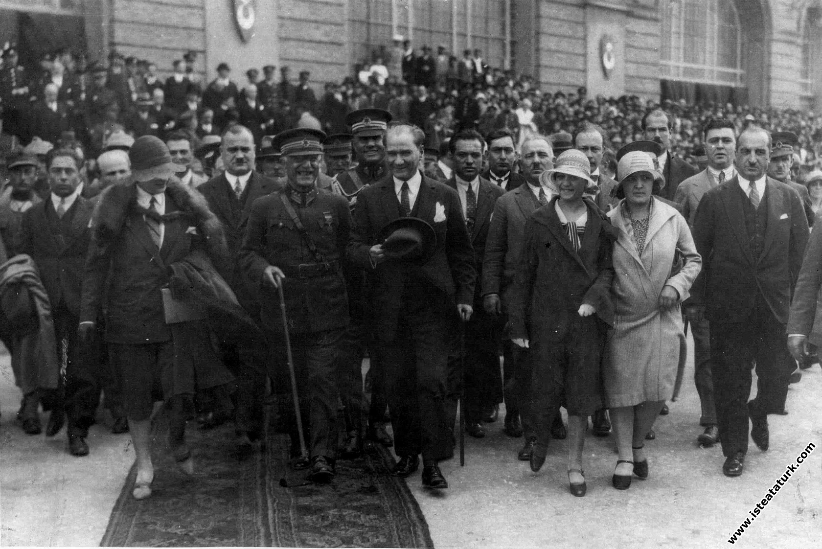 Mustafa Kemal Atatürk'ün İstanbul'da karşılanması....