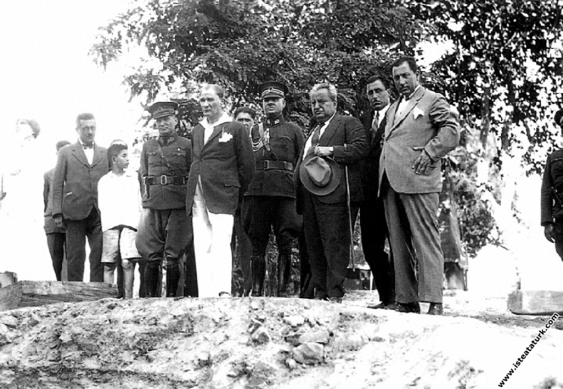 Mustafa Kemal Atatürk Yalova'da Millet Çiftliği...