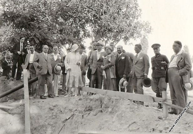 Mustafa Kemal Atatürk Yalova'da Millet Çiftliği'nd...