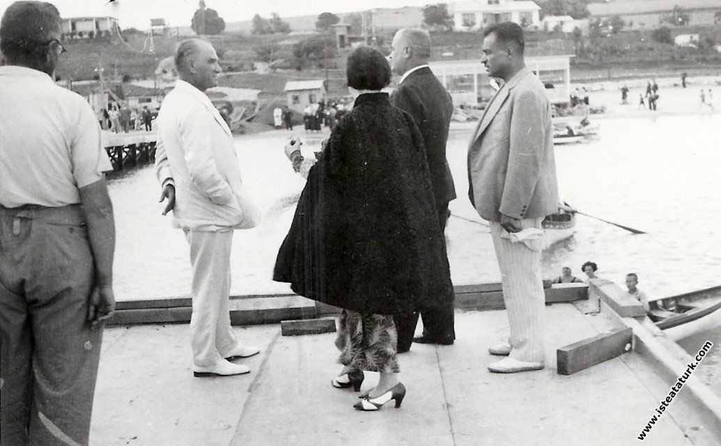 Mustafa Kemal Atatürk Florya'da, istanbul. (1935)...