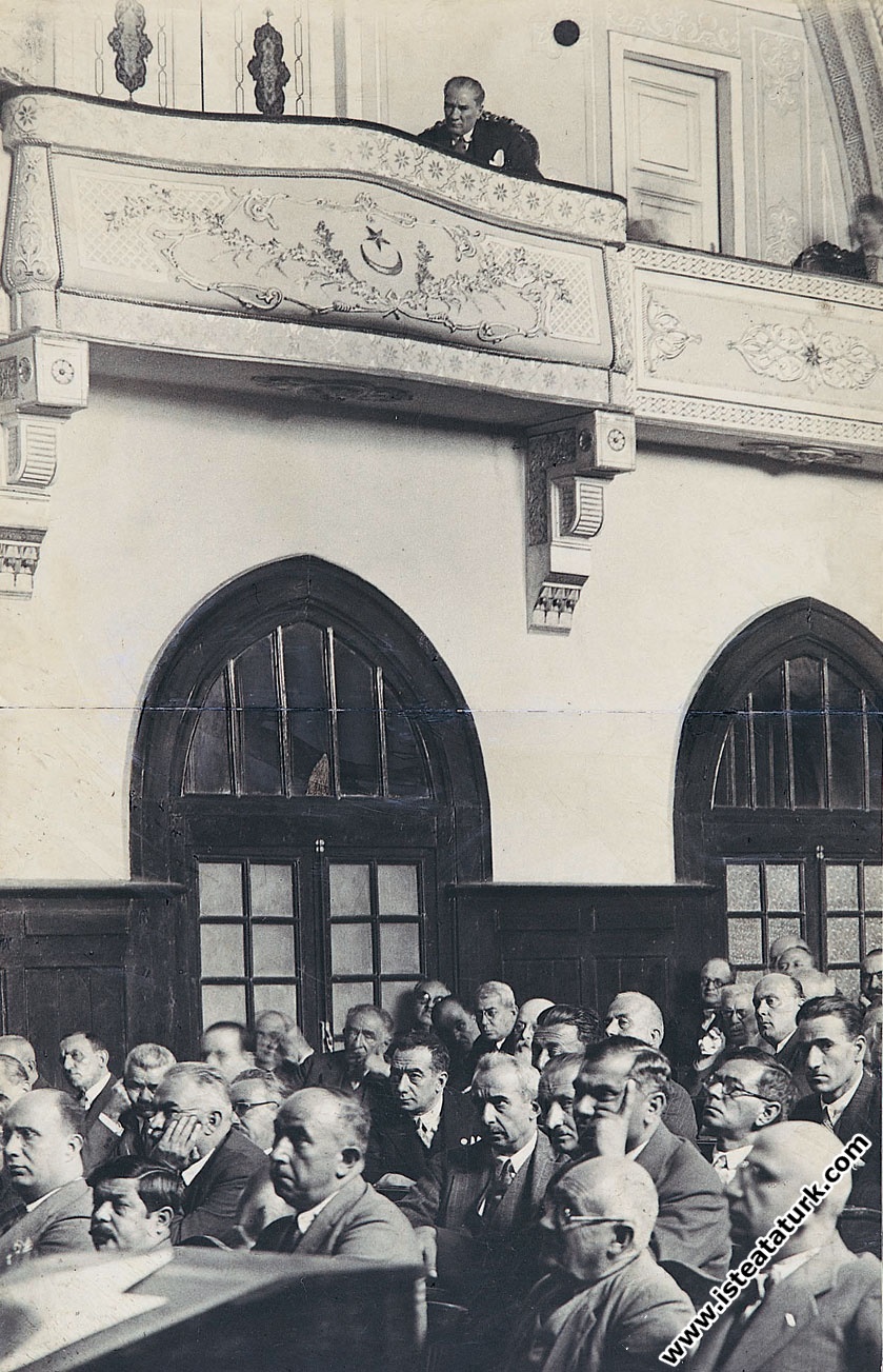 Mustafa Kemal Atatürk Meclisin olağanüstü toplantı...