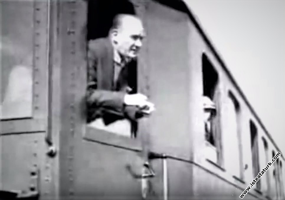 Mustafa Kemal Atatürk, Trenle Amasya Gezisine Çıkarken (22.11.1930)