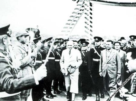 Mustafa Kemal Atatürk'ün Trabzon'a gelişinde t�...