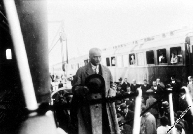 Mustafa Kemal Atatürk'ün İstanbul'a gelişi. (8...