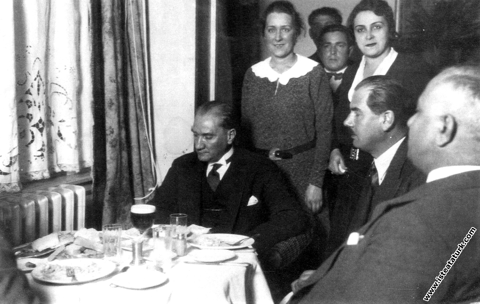 Mustafa Kemal Atatürk Turkuaz Lokantası’nda, R...