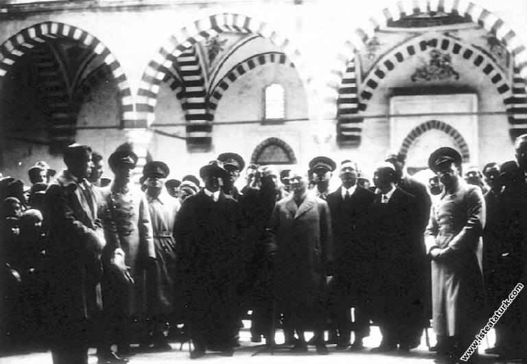 Mustafa Kemal Atatürk Edirne'de Selimiye Cami ve K...
