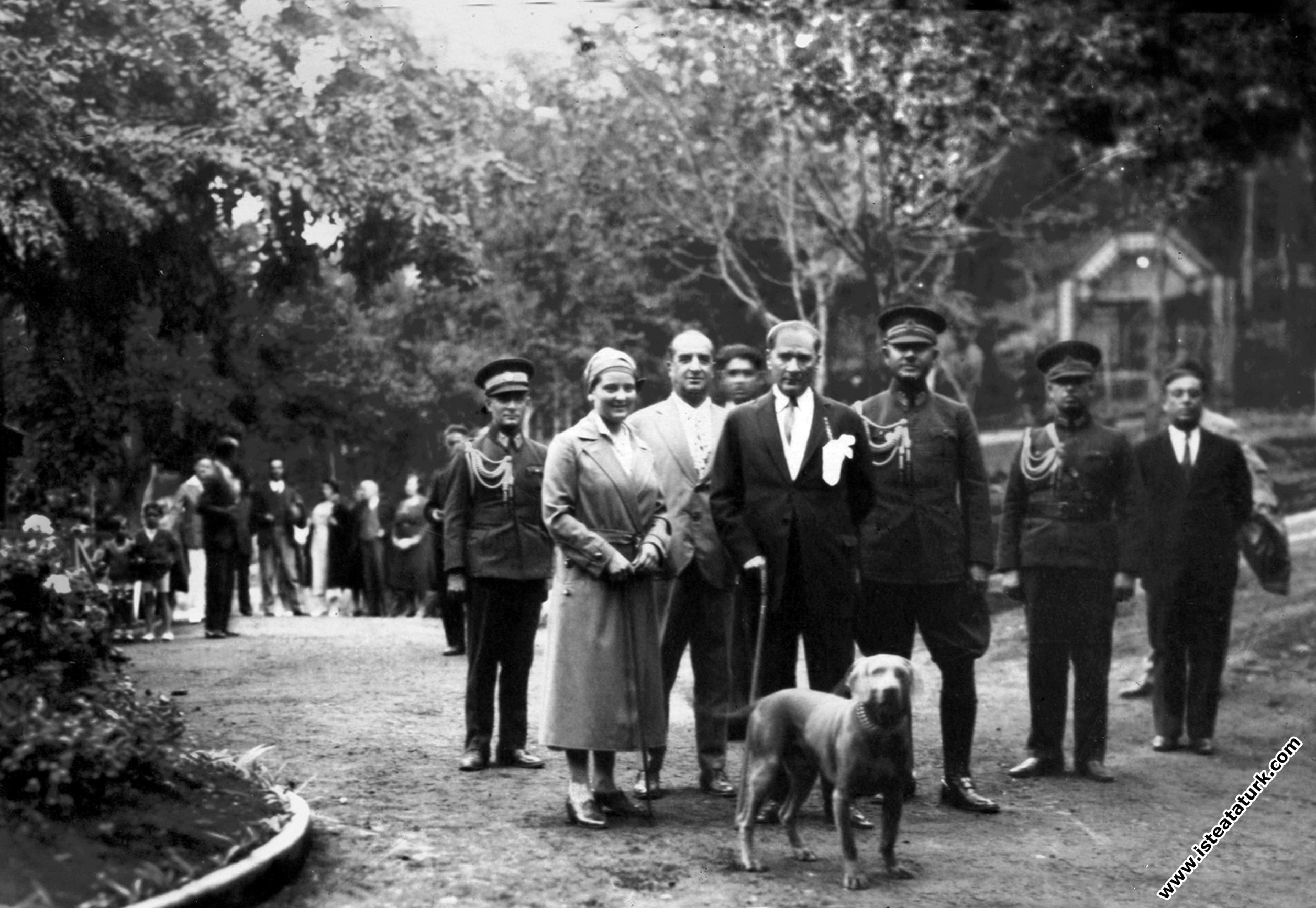 Mustafa Kemal Atatürk İstanbul, Gülhane Parkı’nda Afet İnan'la birlikte. (14.02.1929)