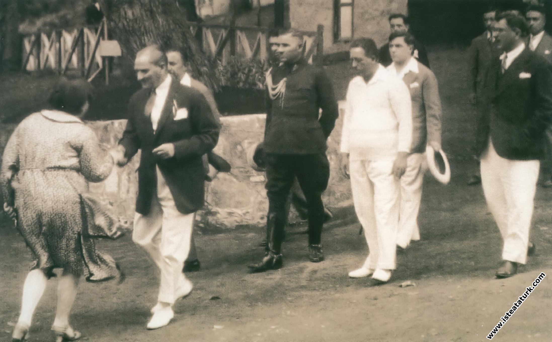 Mustafa Kemal Atatürk, Yalova'da Millet Çiftliğ...