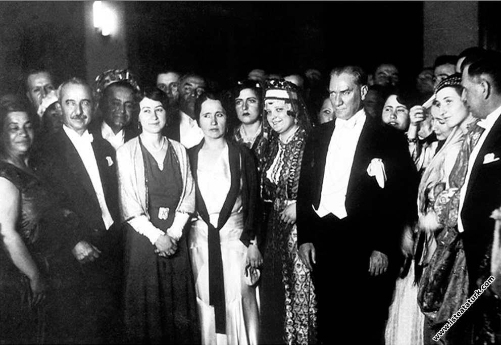 Mustafa Kemal Atatürk Cumhuriyet Balosu'nda, Anka...