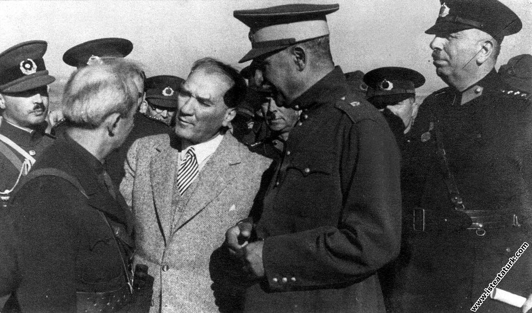 Mustafa Kemal Atatürk, Seydiköy'deki askeri mane...