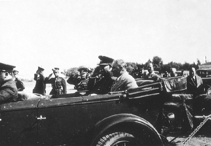 Mustafa Kemal Atatürk, Seydiköy'deki askeri mane...