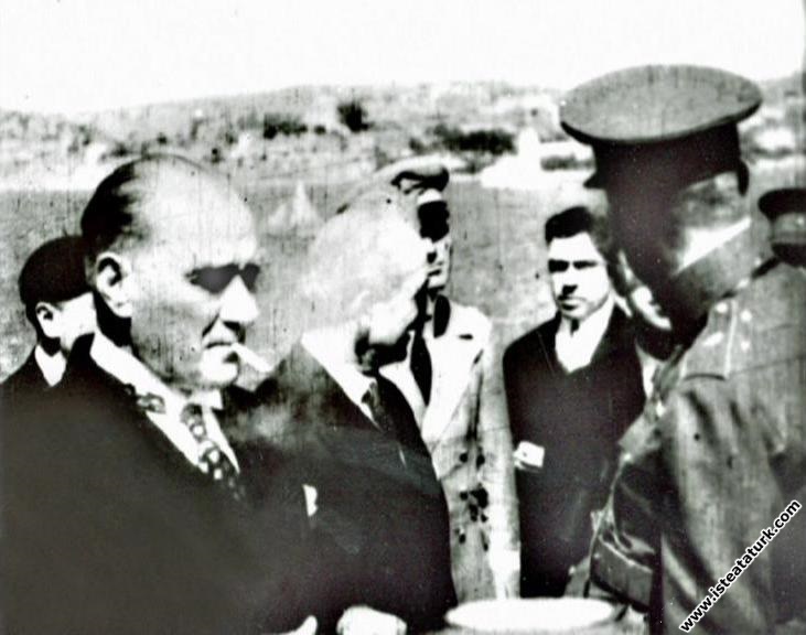 Mustafa Kemal Atatürk İran Şah'ı ile İstanbul...
