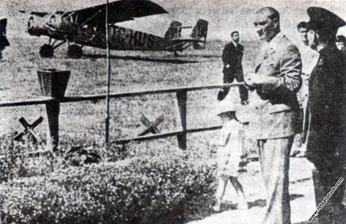Mustafa Kemal Atatürk Ülkü ile, Yeşilköy Hava...