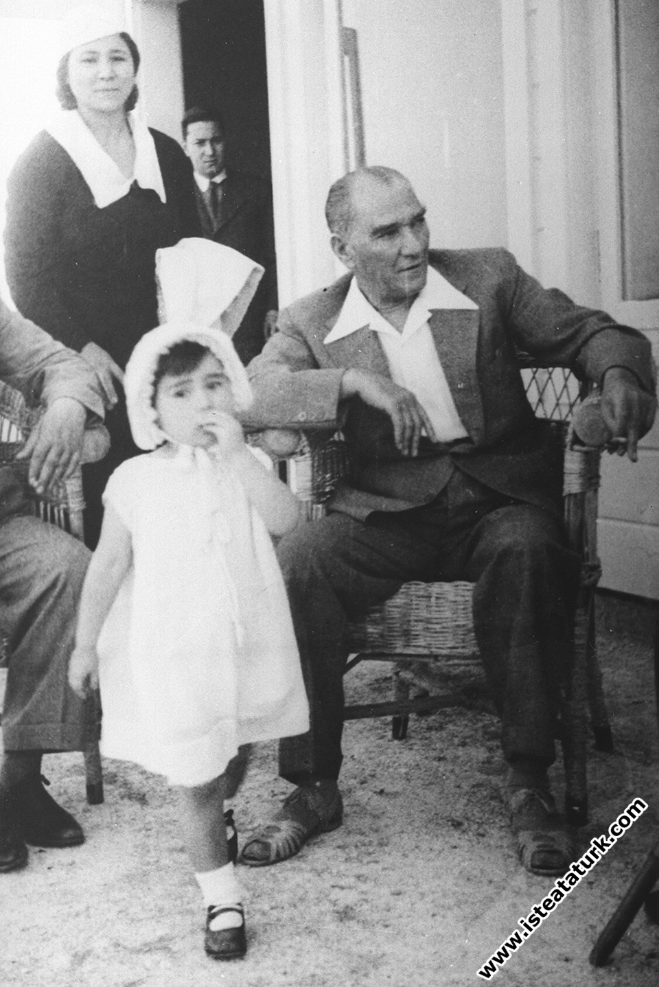 Mustafa Kemal Atatürk Florya'da manevi kızı Ül...