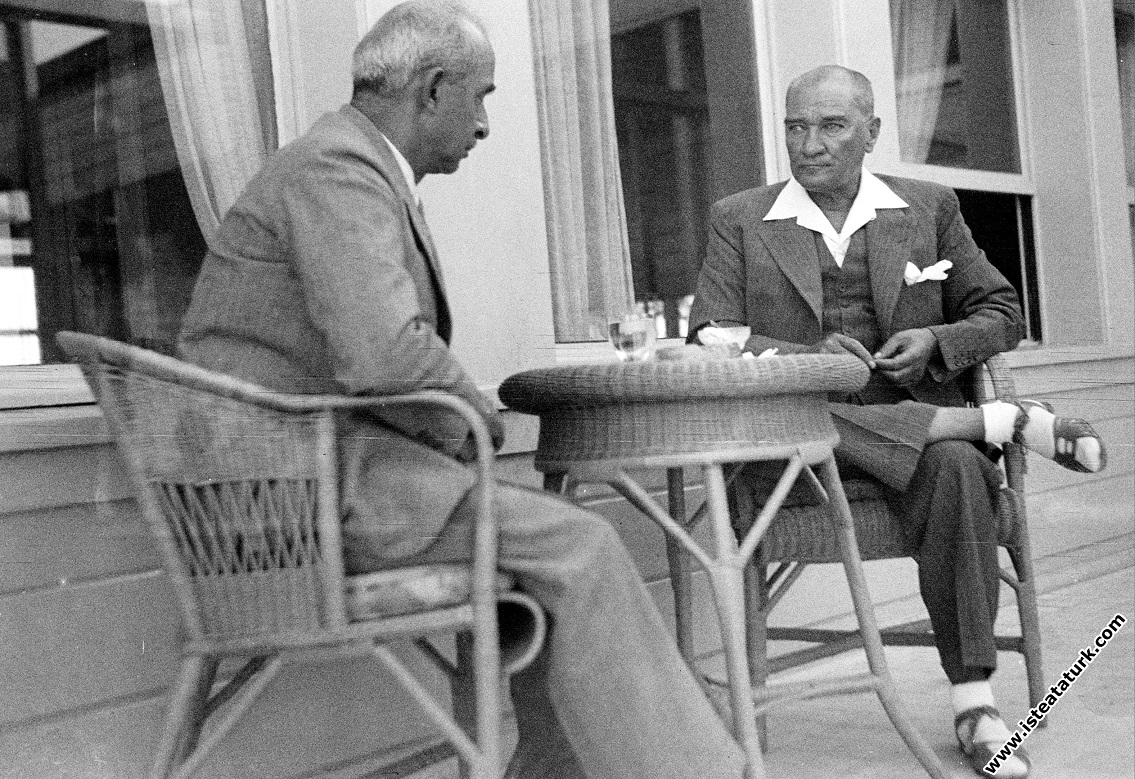 Mustafa Kemal Atatürk İsmet İnönü ile Florya'...