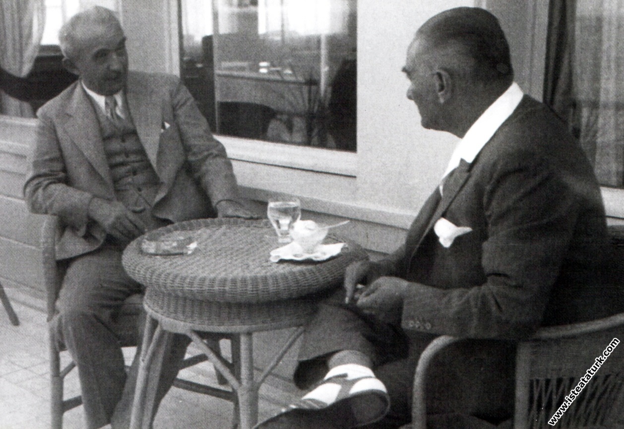 Mustafa Kemal Atatürk İsmet İnönü ile Florya'...