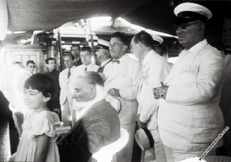 Mustafa Kemal Atatürk Moda Deniz Kulübü'nde, İ...