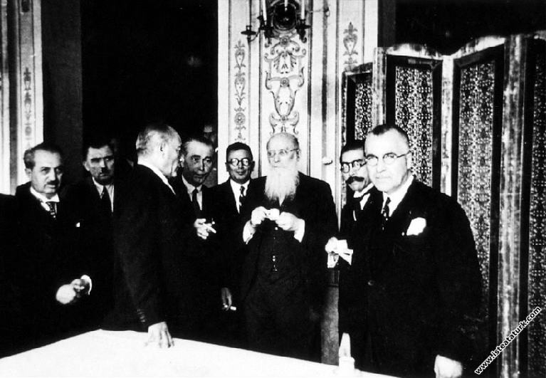 Mustafa Kemal Atatürk Dolmabahçe Sarayı'nda III...