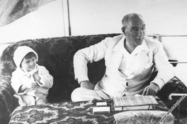 Mustafa Kemal Atatürk manevi kızı Ülkü ile Er...