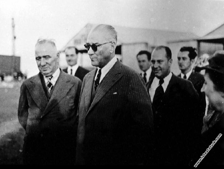Mustafa Kemal Atatürk Salih Bozok ile birlikte, Y...