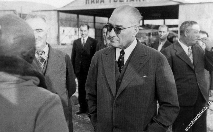 Mustafa Kemal Atatürk Salih Bozok ile birlikte, Y...