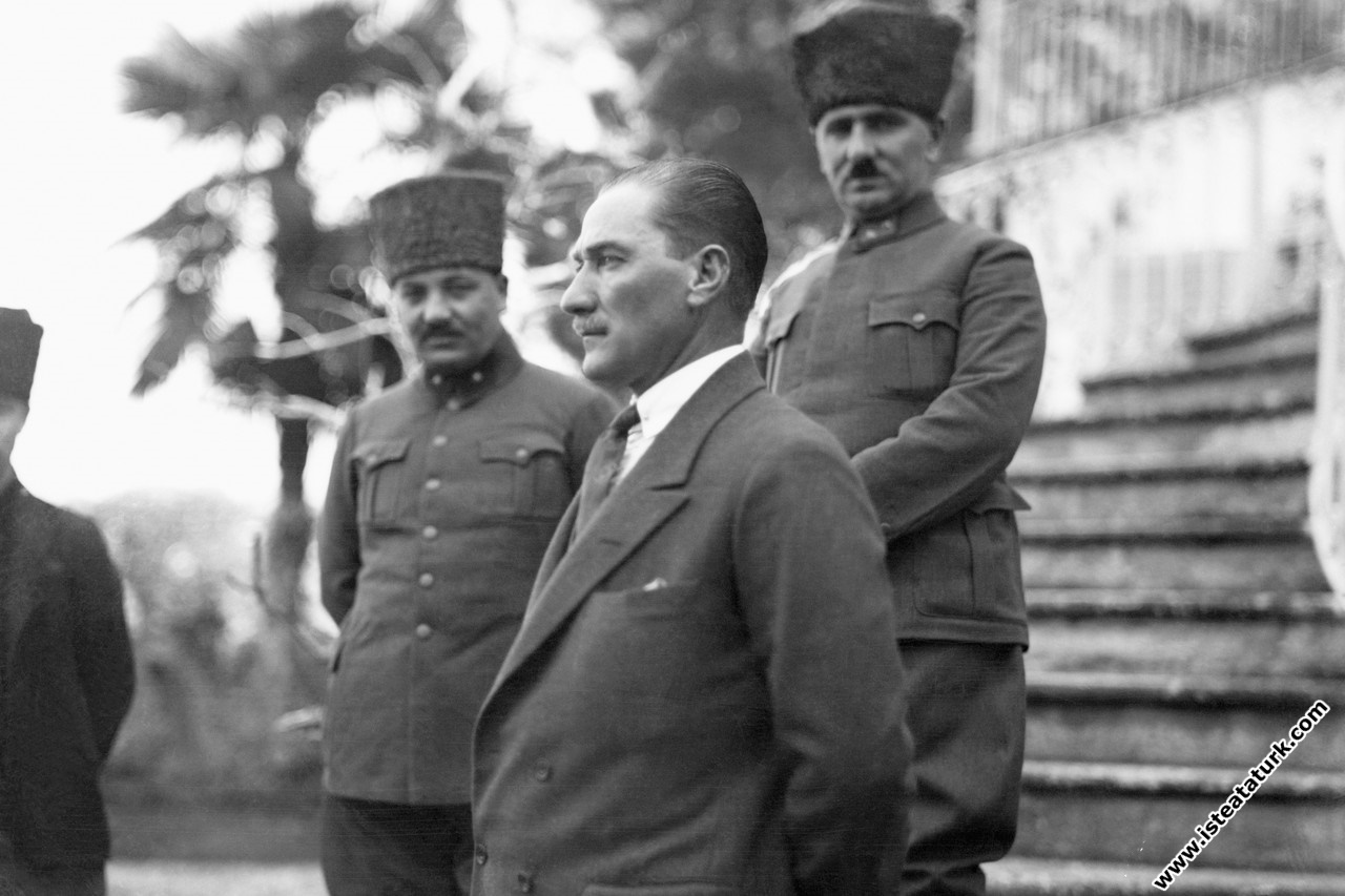 Başkomutan Mustafa Kemal, Uşakizade Köşkü'nü...