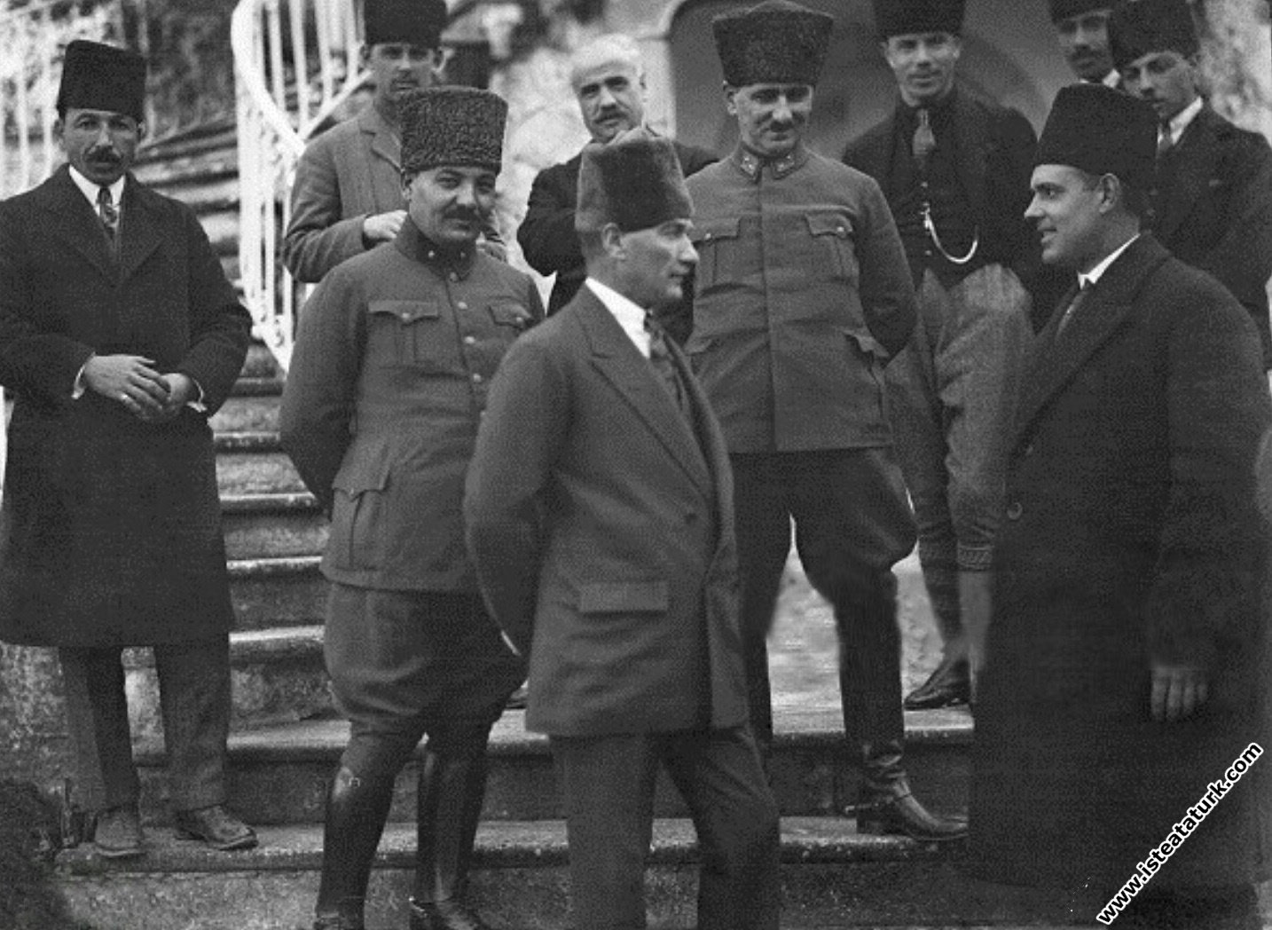 Başkomutan Mustafa Kemal, Uşakizade Köşkü'nü...