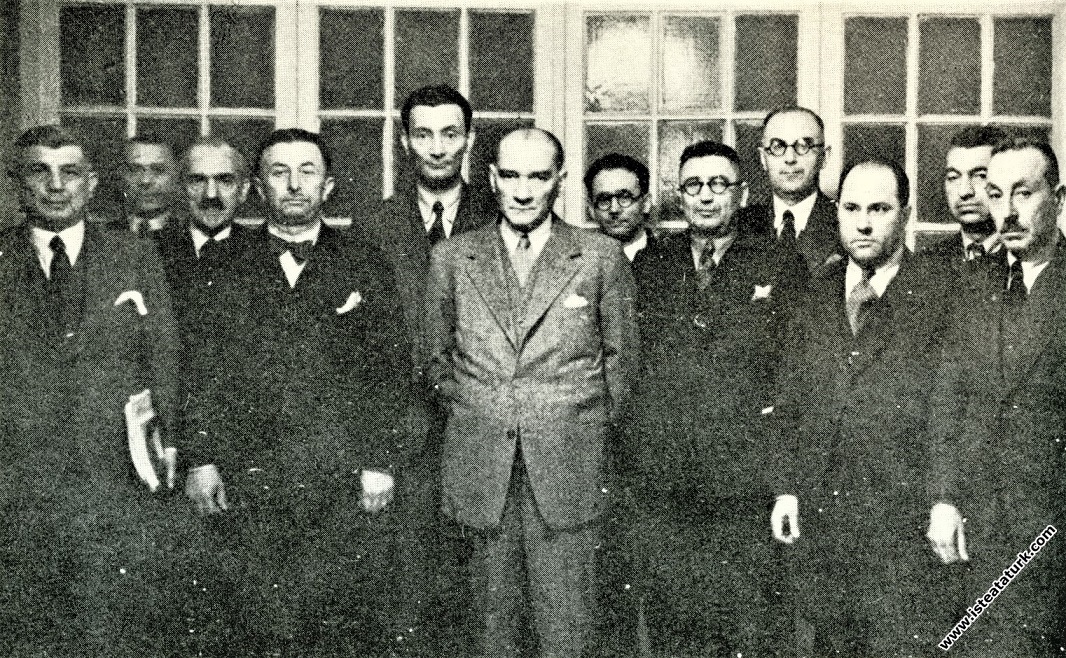 Mustafa Kemal Atatürk ve Türk Dil Kurumu üyeler...