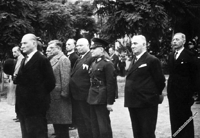 Mustafa Kemal Atatürk İzmir Vapuru ile geldiği Trabzon gezisinde. (11.06.1937)