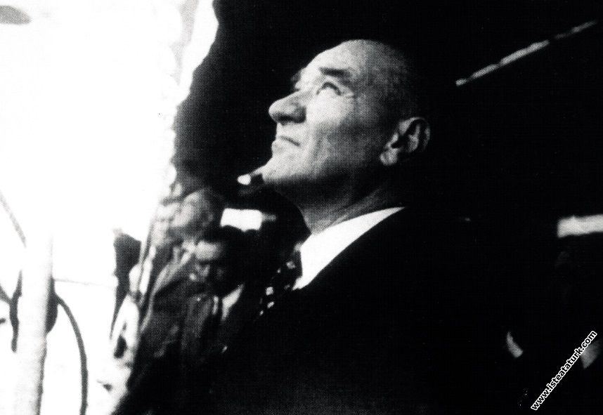 Mustafa Kemal Atatürk İstanbul'da. (08.08.1937)