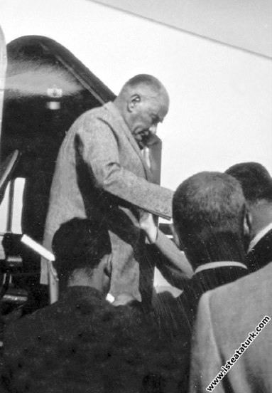 Mustafa Kemal Atatürk, İstanbul Yeşilköy Havaa...