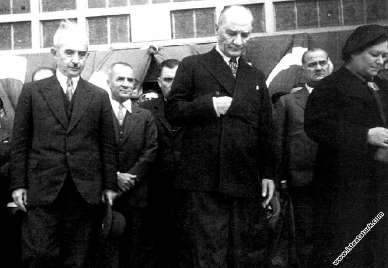 Mustafa Kemal Atatürk, Ankara'dan İstanbul'a gel...