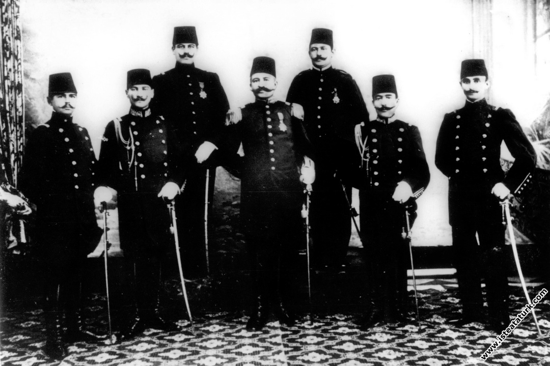 Mustafa Kemal'e Kolağası (Yüzbaşı) rütbesi v...