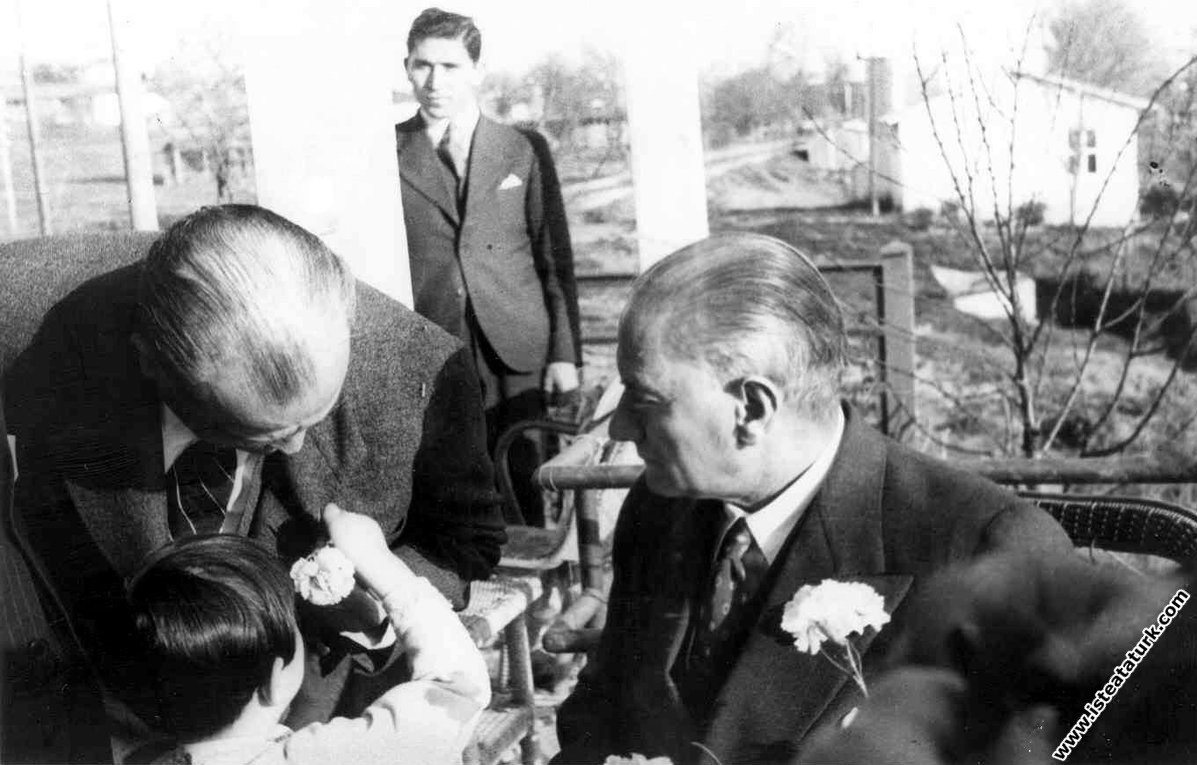 Mustafa Kemal Atatürk Florya'da Kılıç Ali'nin ...
