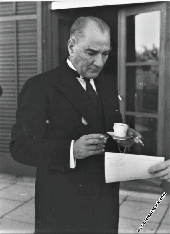 Mustafa Kemal Atatürk İsveç Elçiliği'nde veri...