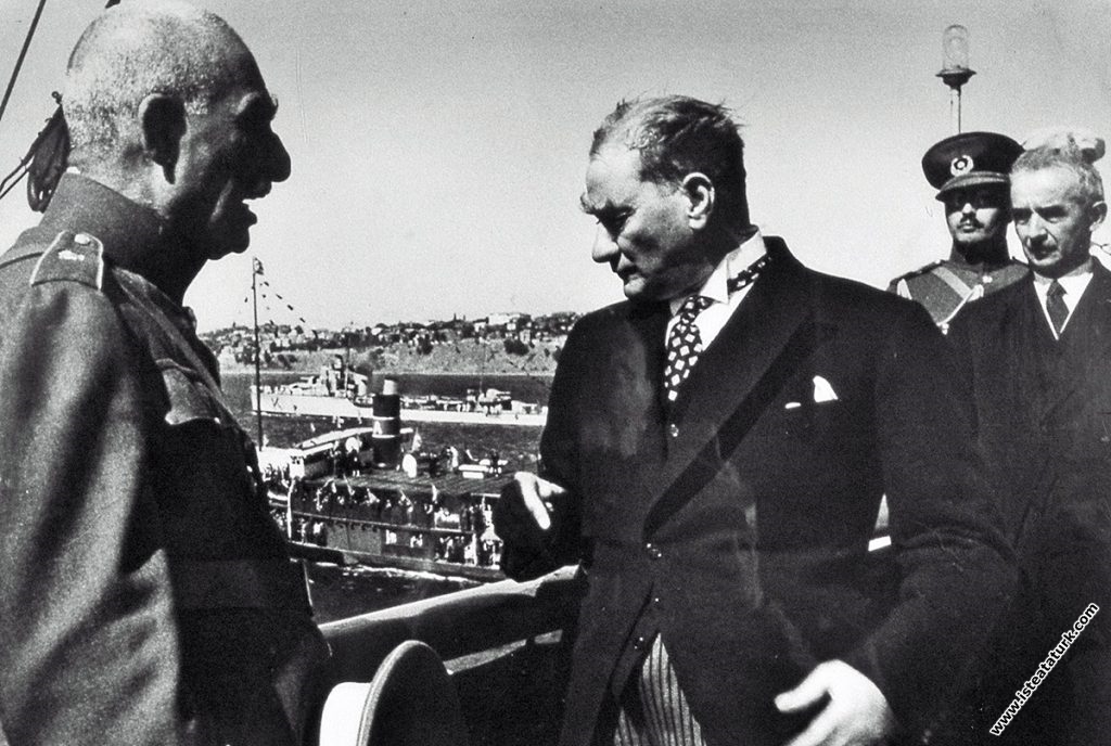 Mustafa Kemal Atatürk,  İran Şah'ı Pehlevi ile...