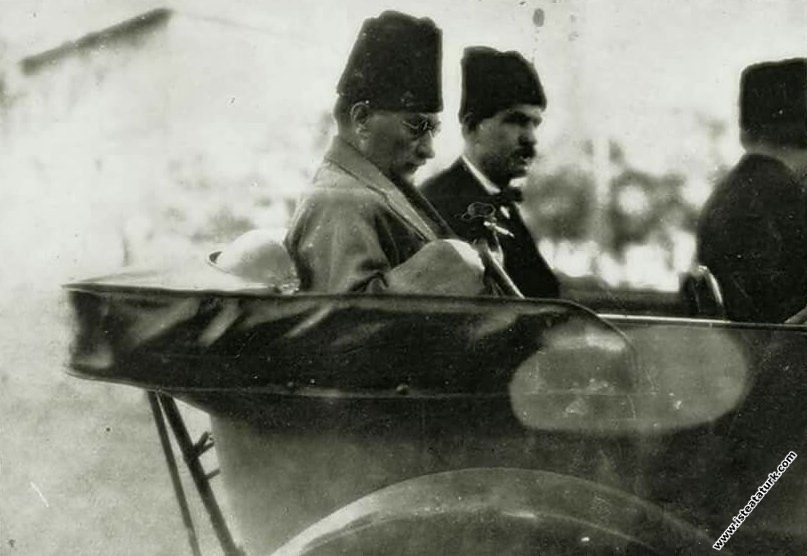 Başkomutan Mareşal Mustafa Kemal, İzmir'e geliyor....