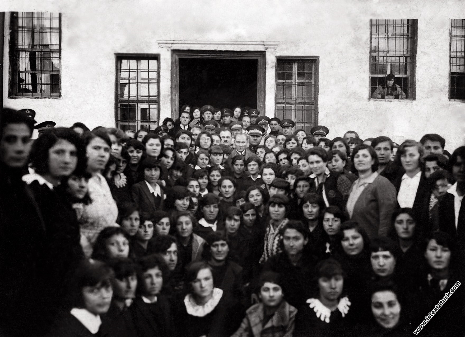 Mustafa Kemal Atatürk Sivas Kız Lisesi'nden çı...