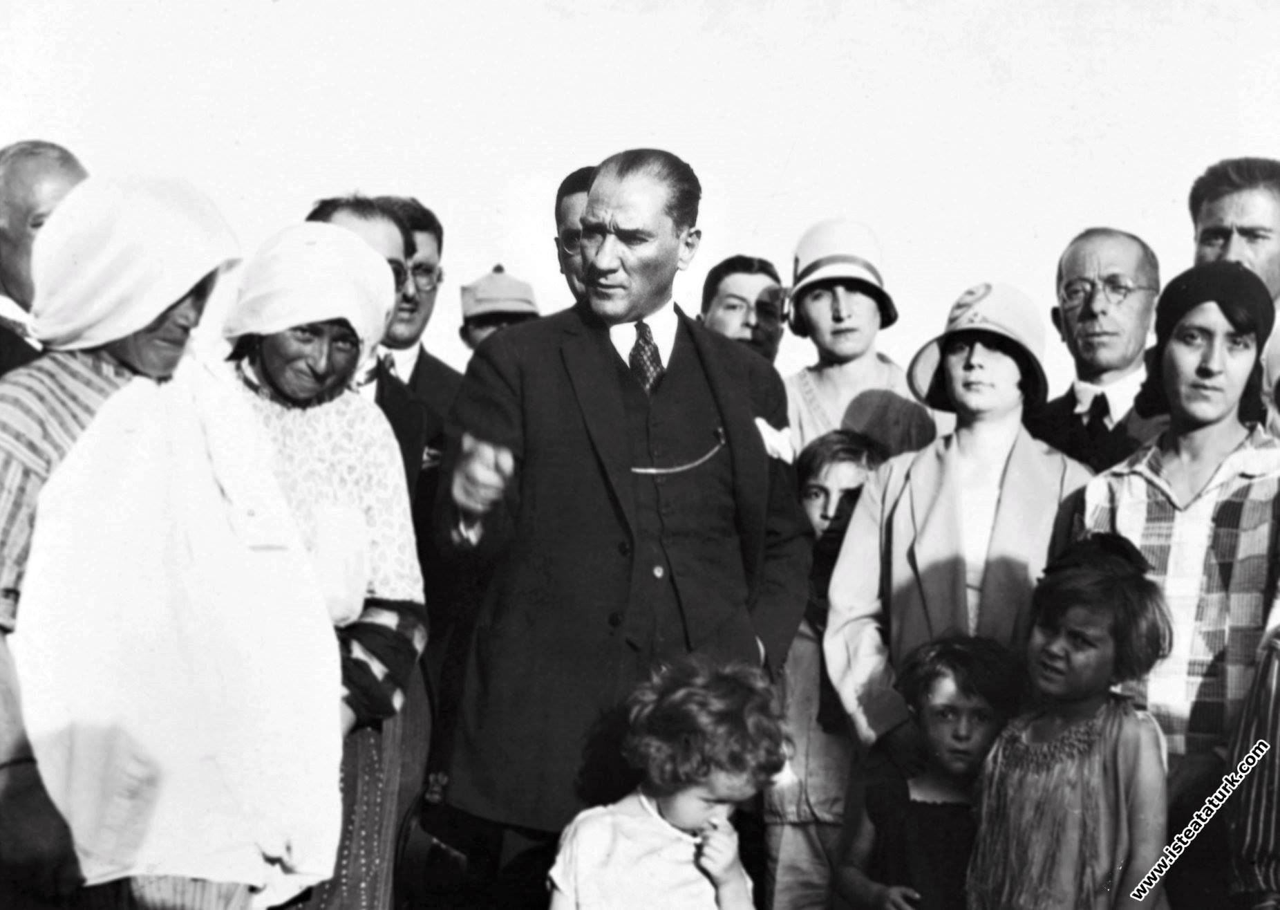 Mustafa Kemal Atatürk Trabzon köylerinde oralı ...