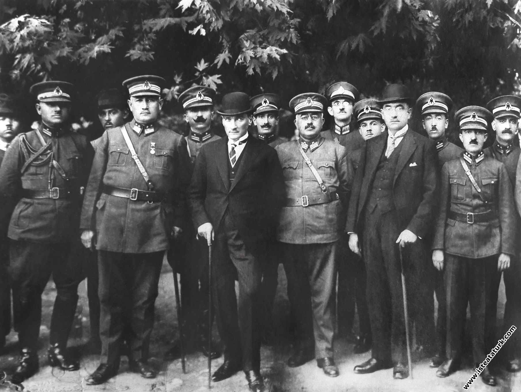 Mustafa Kemal Paşa Bursa'da General Ali Sait Akbaytugan'la. (1925)