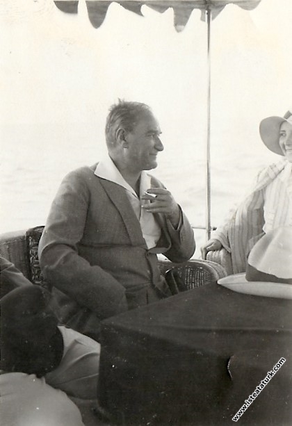 Mustafa Kemal Atatürk Yalova'da teknede. (19.08.1...