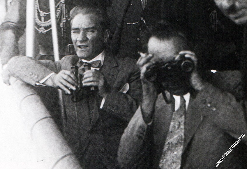 Mustafa Kemal Atatürk Söğütlü Yatı'nda, İstanbul. (22.07.1927)