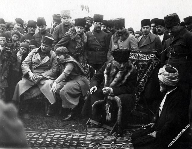 Başkomutan Mustafa Kemal Paşa, Edremit Yolu üze...