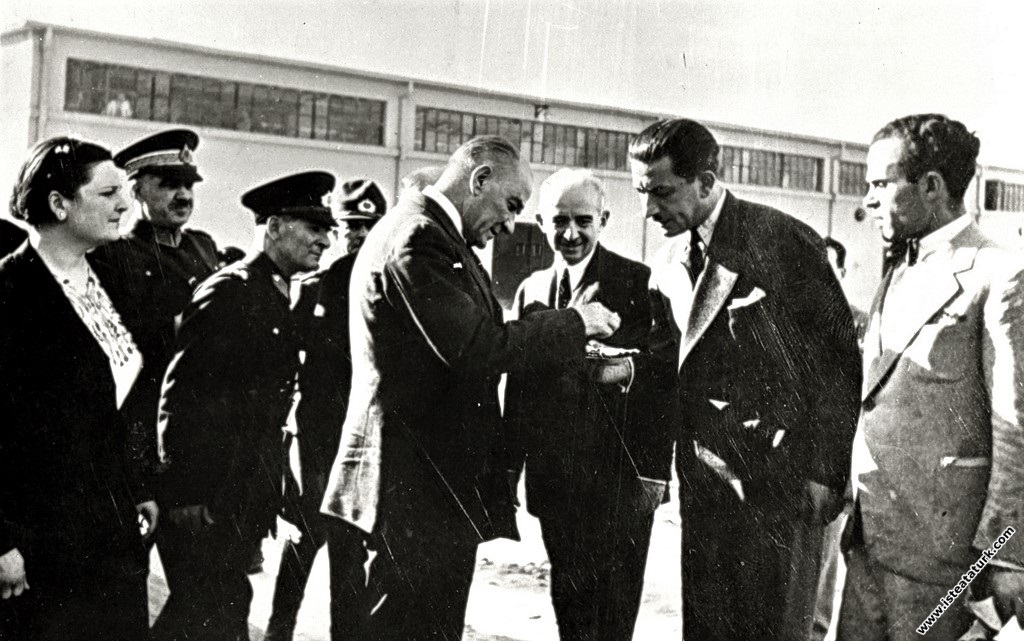 Atatürk, Sümerbank Nazilli Basma Fabrikası'nın açı...