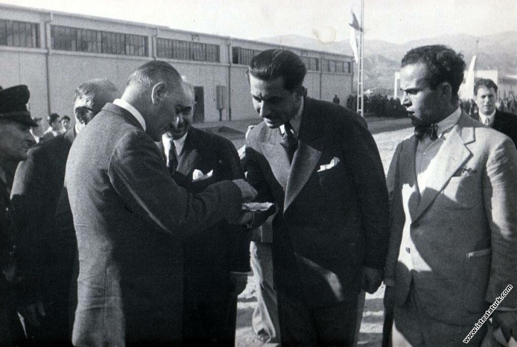Atatürk Sümerbank Nazilli Basma Fabrikası'nın açılışında. (09.10.1937)
